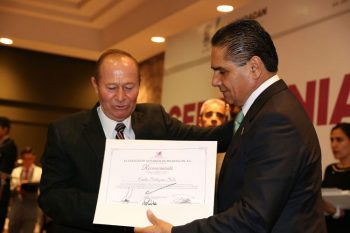 silvano-aureoles-notario