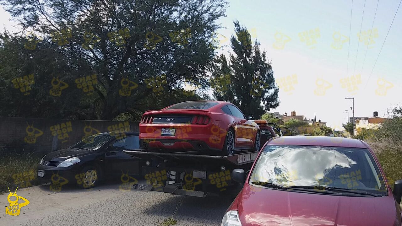 cadaveres-encajuelados-en-un-mustang