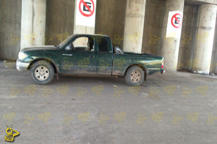 camioneta-abandonada-cuerpos-apatzingan