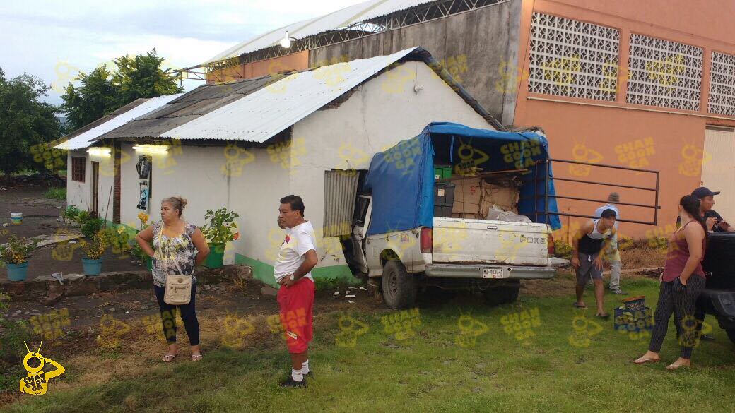 camioneta-estrella-contra-casa