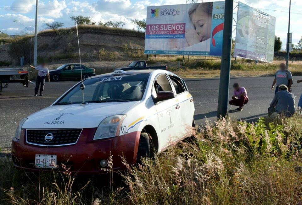 choca-taxi-en-morelia-tres-heridos-3
