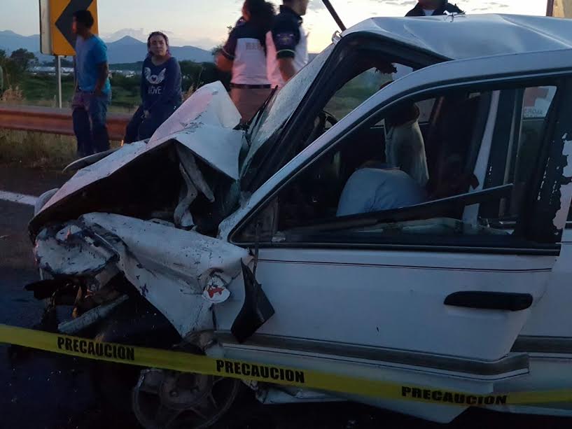 choque-entre-carro-y-trailer-1