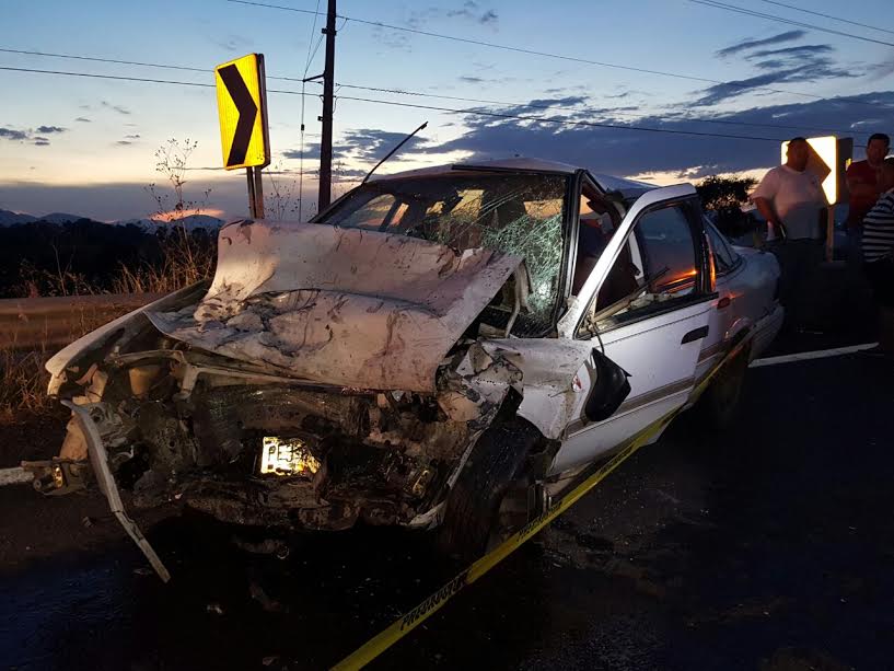 choque-entre-carro-y-trailer-2