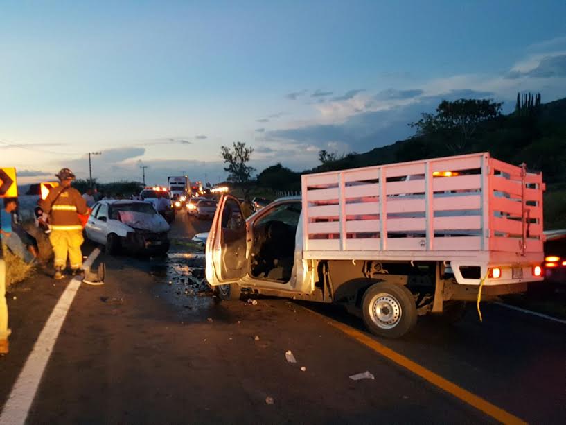 choque-entre-carro-y-trailer-3