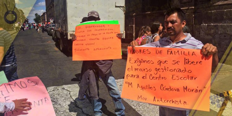 manifestantes-palacio-de-gobierno-morelia-2