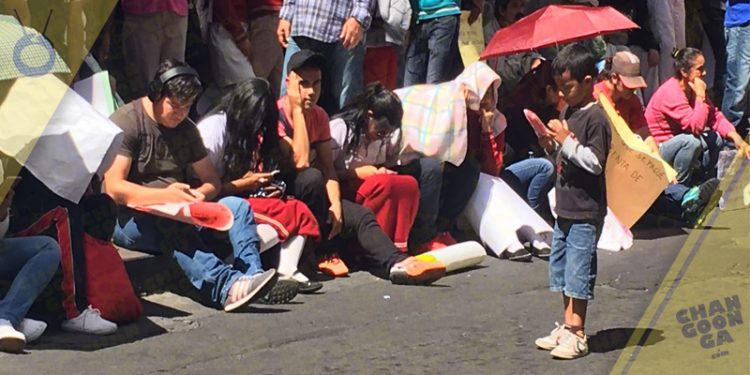 manifestantes-palacio-de-gobierno-morelia-3