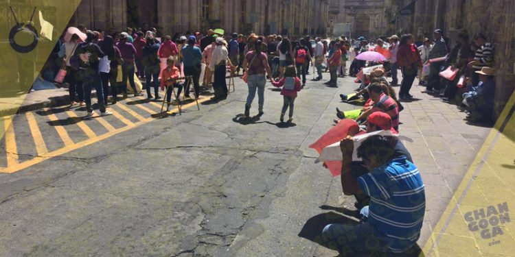 manifestantes-palacio-de-gobierno-morelia