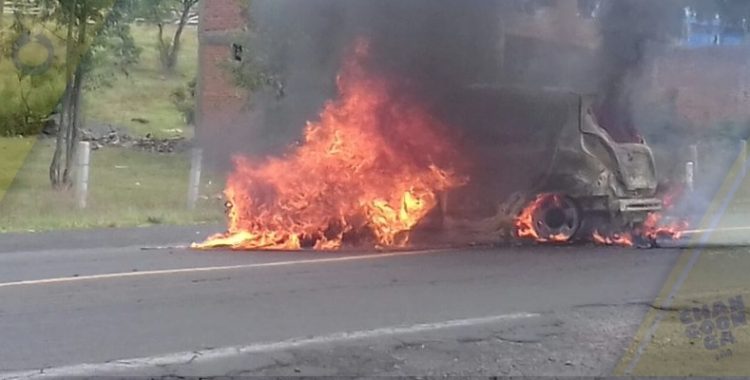 normalistas-4-auto-quemado-27-oct-buenas