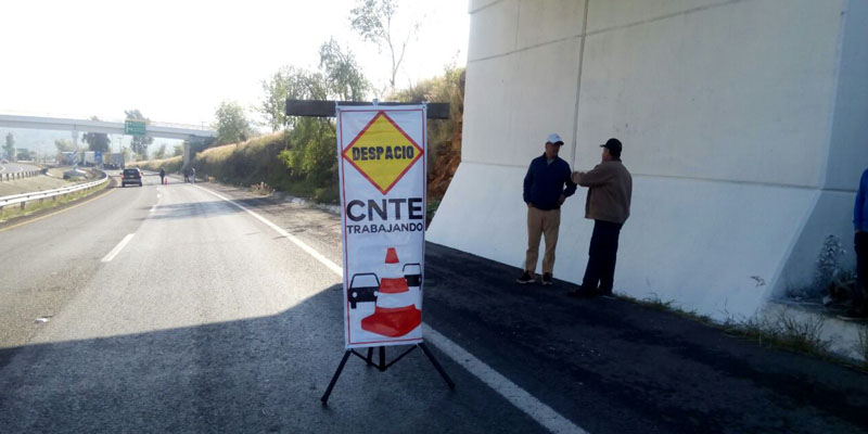 cnte-trabajando-carretera-michoacan