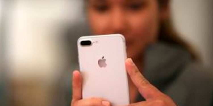 consigue-20-novios-le-regalan-iphones-los-vende-y-se-compra-una-casa