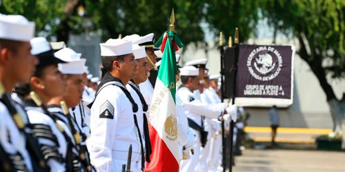 encabeza-silvano-ceremonia-de-dia-de-la-armada-en-puerto-de-lazaro-cardenas-1