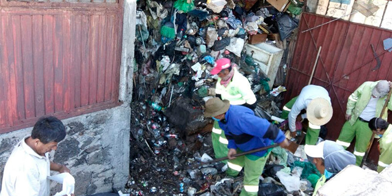 morelia-limpian-casa-con-basura-acumulada-por-30-anos-3