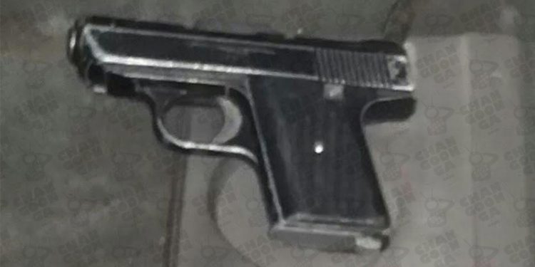 ocupantes-de-un-taxi-amagan-con-pistola-a-otro-automovilista-la-policia-los-detiene-2