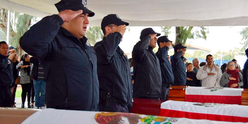 rinden-homenaje-a-polis-fallecidos-en-choque-de-la-siglo-xxi-2