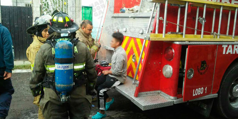 se-quema-casa-en-tarimbaro-y-bomberos-rescatan-a-chavito-1