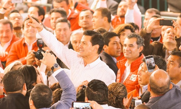 pena-nieto-orgulloso-3