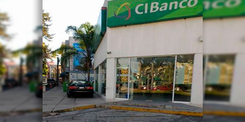 denunciamesta-carro-estacionado-en-banqueta-2