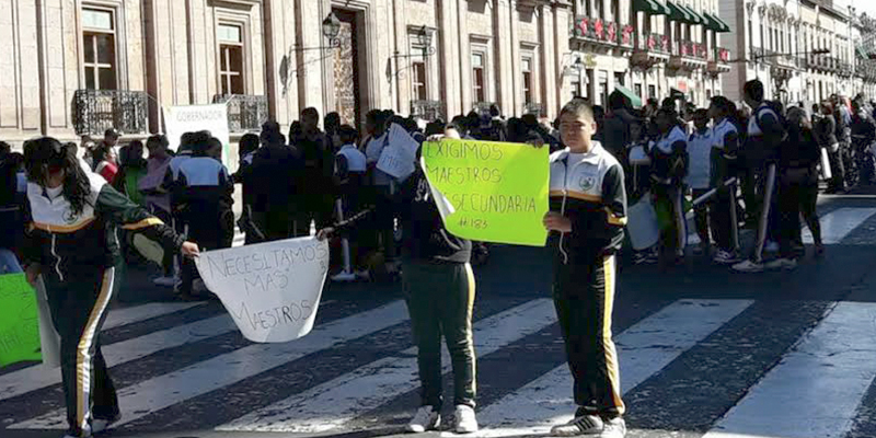 morelia-se-manifiestan-alumnos-de-la-tecnica-183