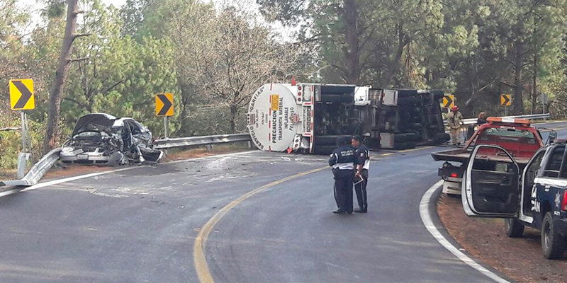 pc-atiende-accidente-en-carretera-zinapecuaro-hidalgo