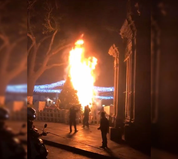 incendio-arbol-navidad-morelia-2
