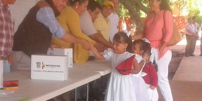 Apoya-SEE-Con-Útiles-Escolares-Y-Calzado-A-417-Mil-Alumnos-Del-Nivel-Básico