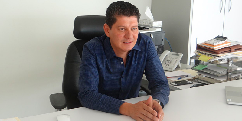 El-Director-General-del-Colegio,-Alejandro-Amante-Urbina