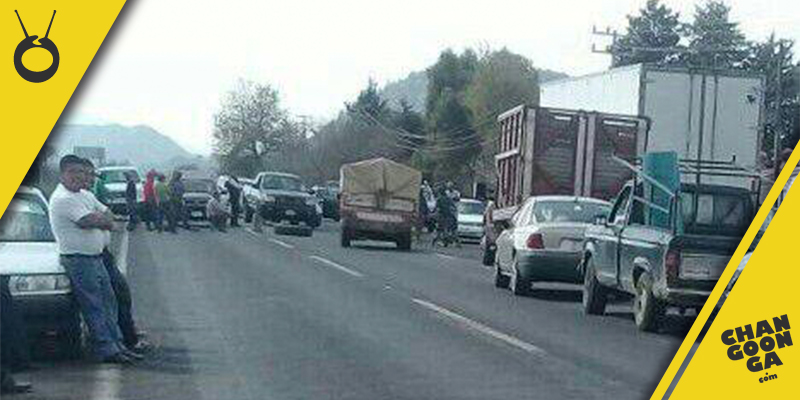 bloquean-carreteras-en-Paracho