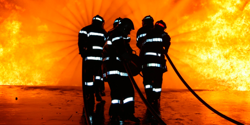 incendio-bomberos-llamas