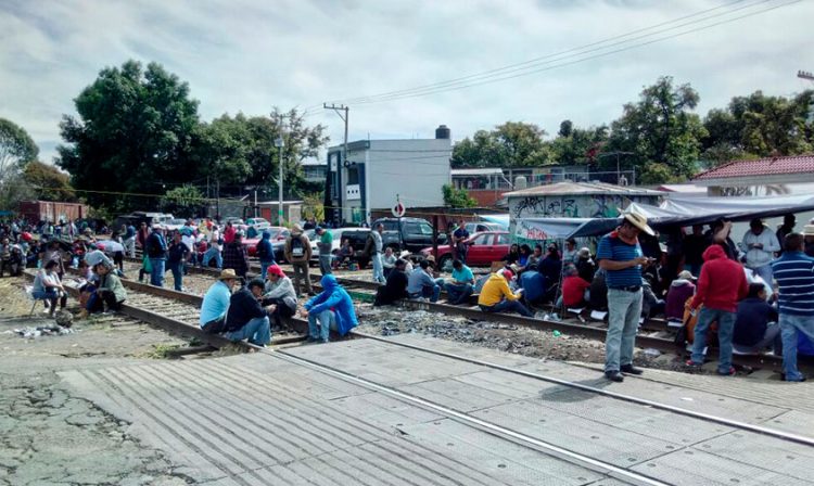 CNTE-bloqueo-vías-tren-Michoacán