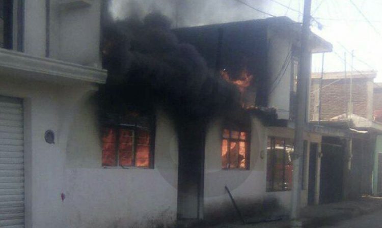 casa incendio Uruapan