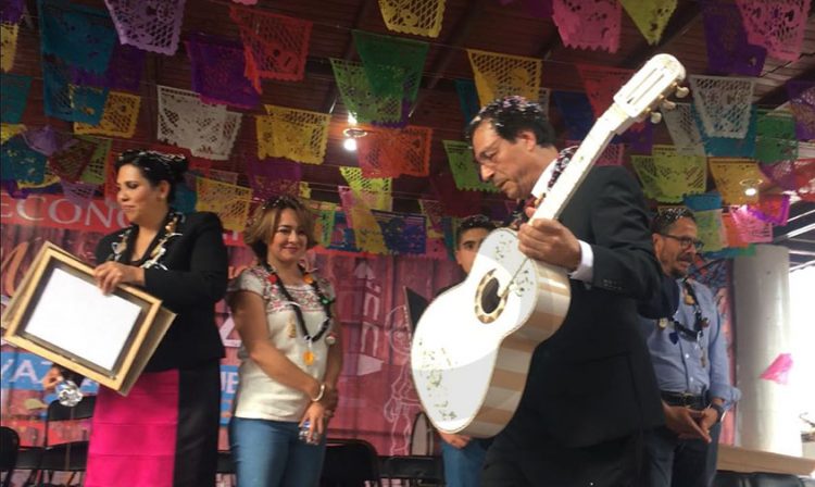 Paracho guitarra Coco