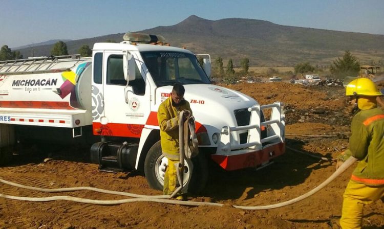 basurero bomberos incendio