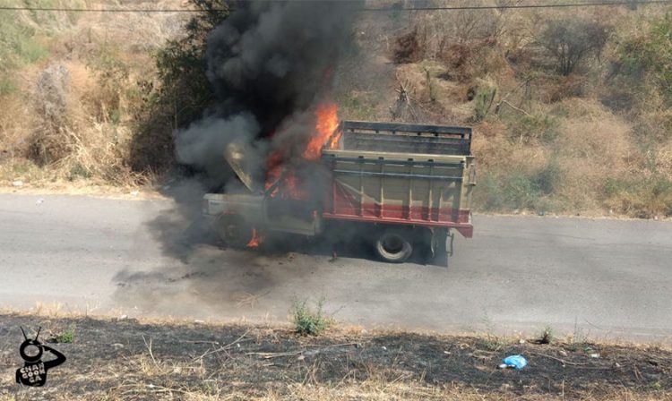 camioneta incendio cuatro caminos