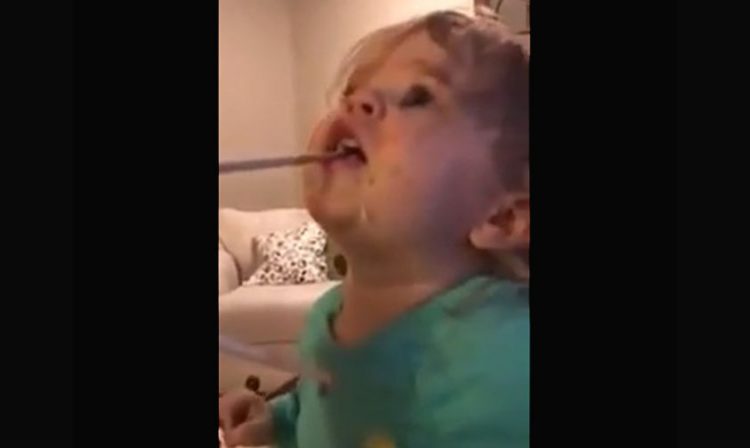 comer wasabi niña