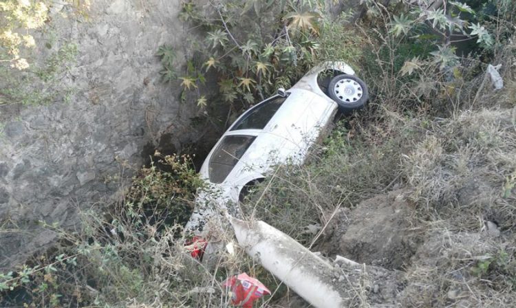 cae auto aguas negras Morelia