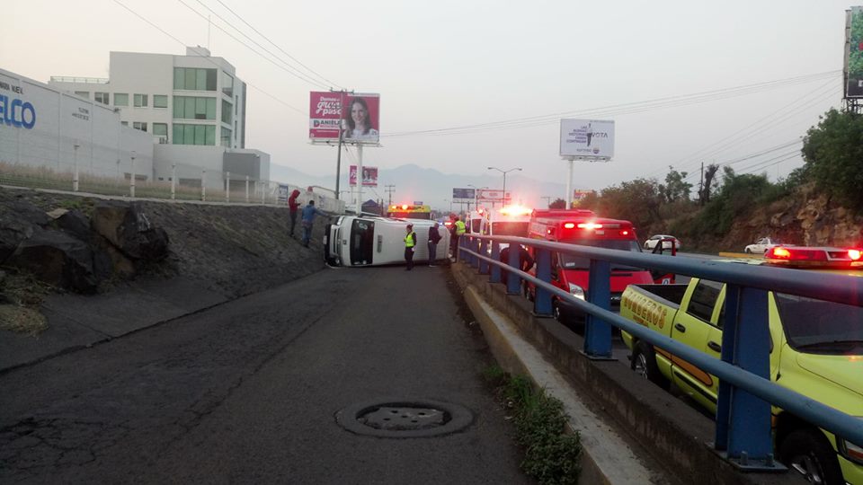 vuelca ruta gris 3 Morelia