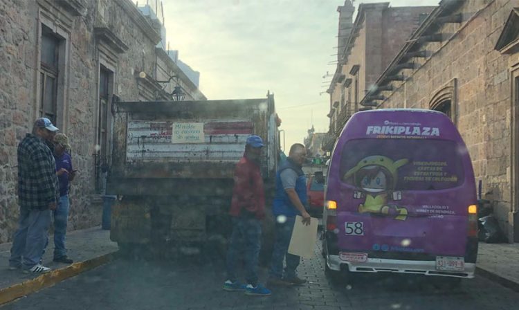 camiones gasolina Morelia Trabajadores marcha