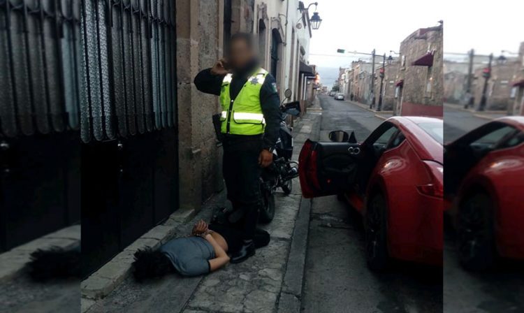 carro rojo Morelia Jesús Alan La Salle