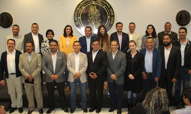 gabinete Uruapan Víctor Manríquez