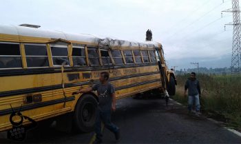 school bus accidente Michoacán personas