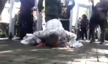 Manuel besa piso Los Pinos México