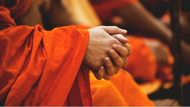 Monje budista es arrestado por consumo de cristal y posesión de drogas mientras participaba en orgía  