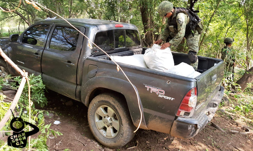 militares-camioneta-marihuana-Aguililla