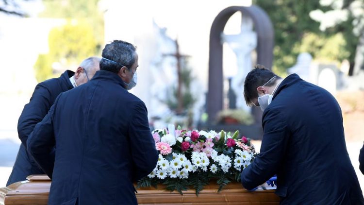 Italia supera en muertes a China