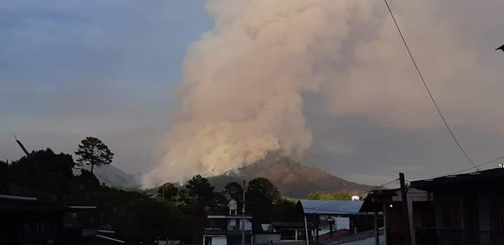 Incendio en el cerrod e los 3 Picos en Tacámbaro