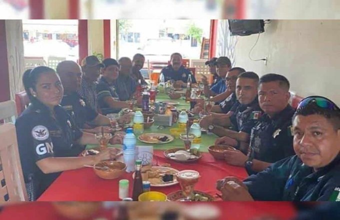 Cachan A Elementos De Guardia Nacional Comiendo Con Huachicoleros; Los Investigan