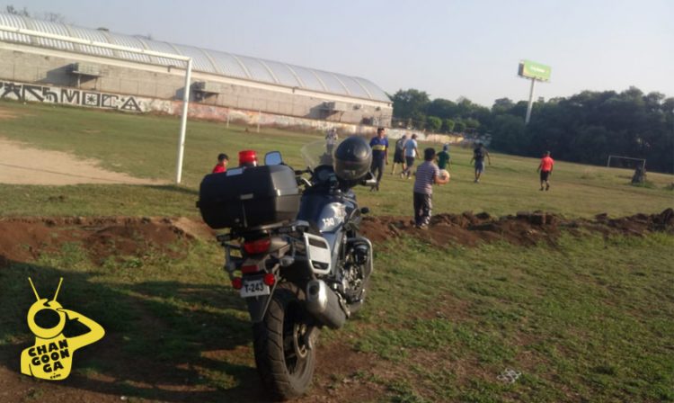 #Morelia Morros Estaban Jugando Cascarita De Fucho, Llegó Policía Y Los Corrió