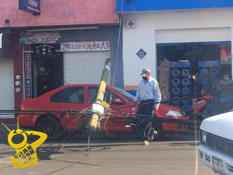 #Morelia Poste Caído Causa Cierre De Circulación En Avenida Michoacán