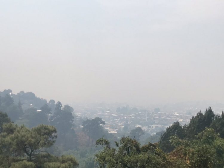 Reportan Harto Humo En Uruapan Por Incendios Forestales; Difícil Ver La Ciudad