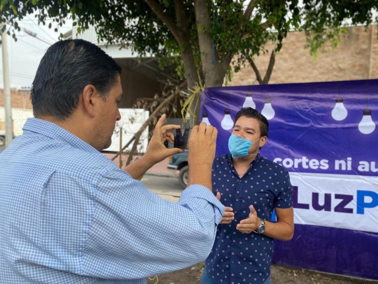 Se Manifiestan En Apatzingán Por Cobros Excesivos De La CEF